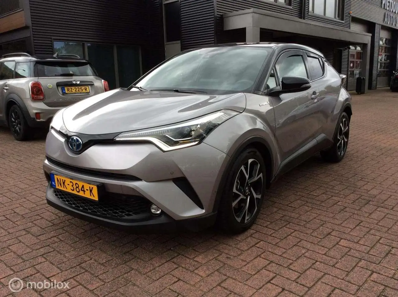 Photo 1 : Toyota C-hr 2017 Hybrid