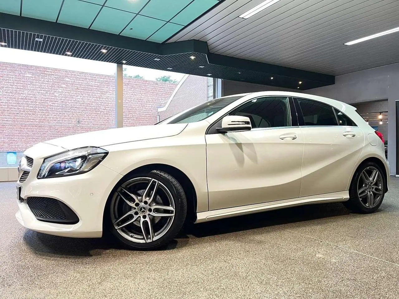 Photo 1 : Mercedes-benz Classe A 2017 Petrol