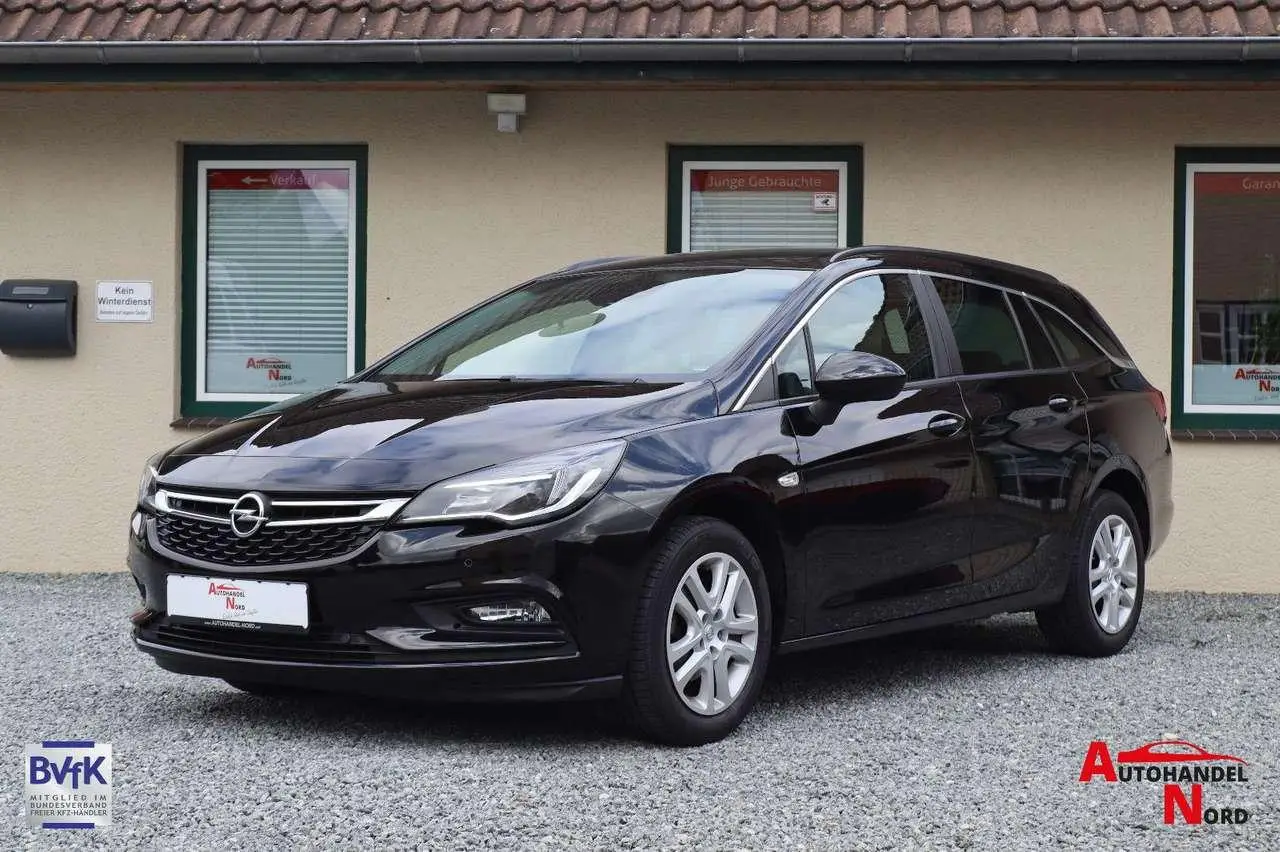 Photo 1 : Opel Astra 2018 Petrol