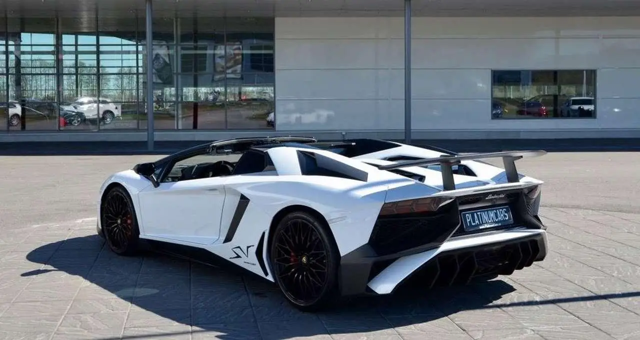 Photo 1 : Lamborghini Aventador 2016 Petrol