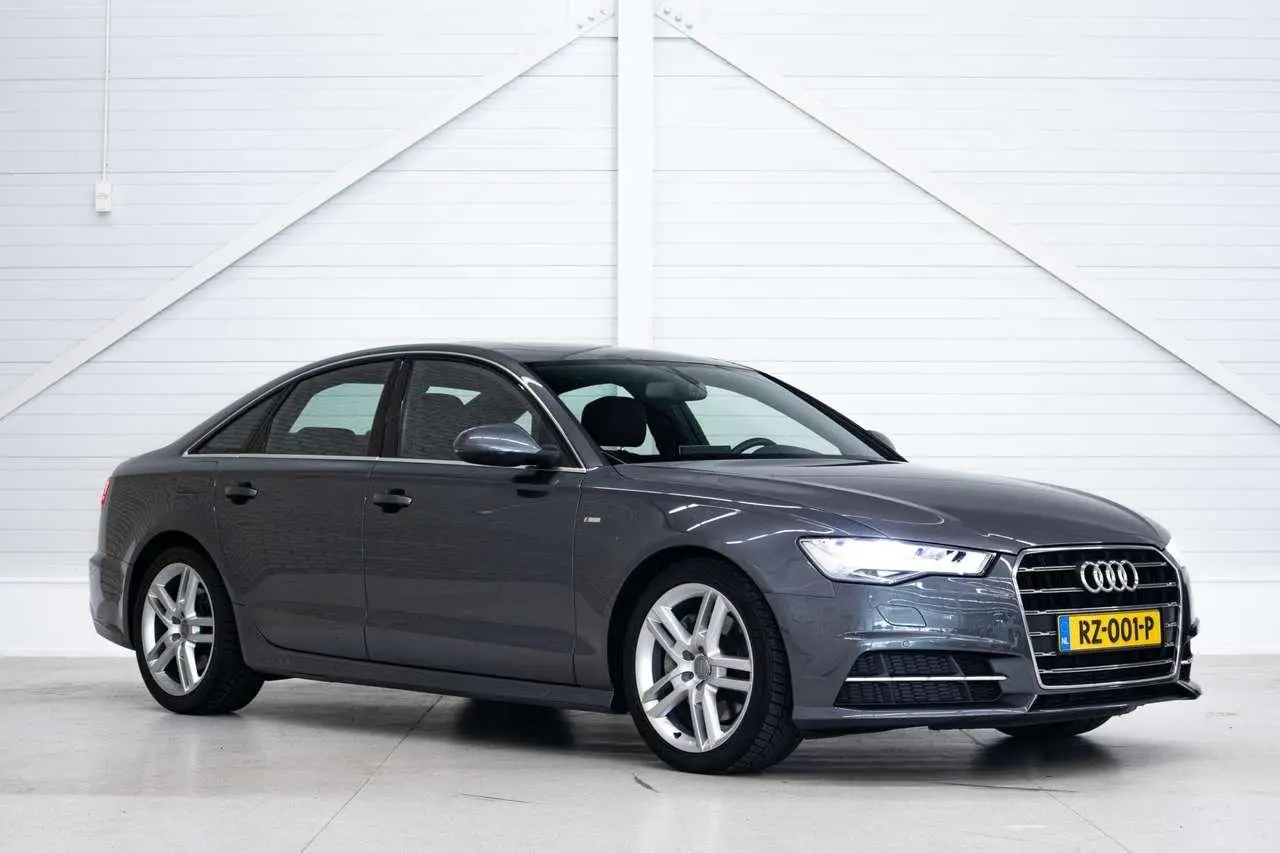 Photo 1 : Audi A6 2018 Petrol