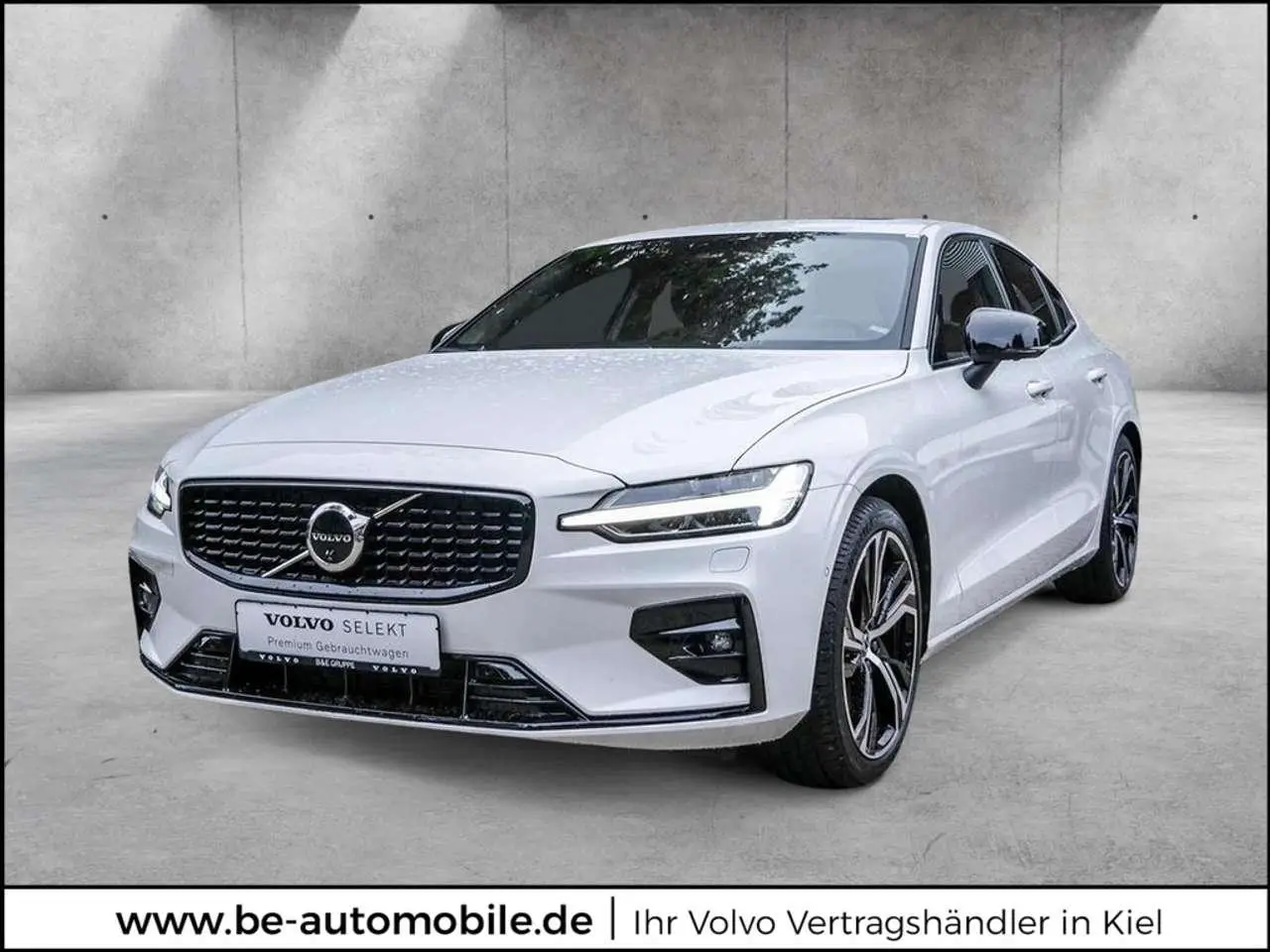 Photo 1 : Volvo S60 2024 Petrol