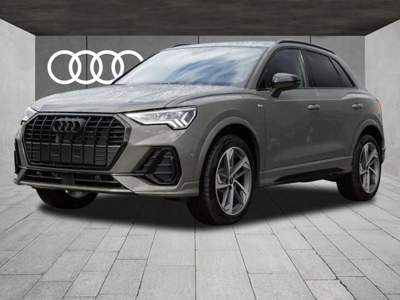 Photo 1 : Audi Q3 2024 Petrol