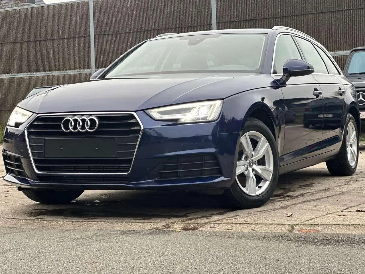 Photo 1 : Audi A4 2019 Hybride