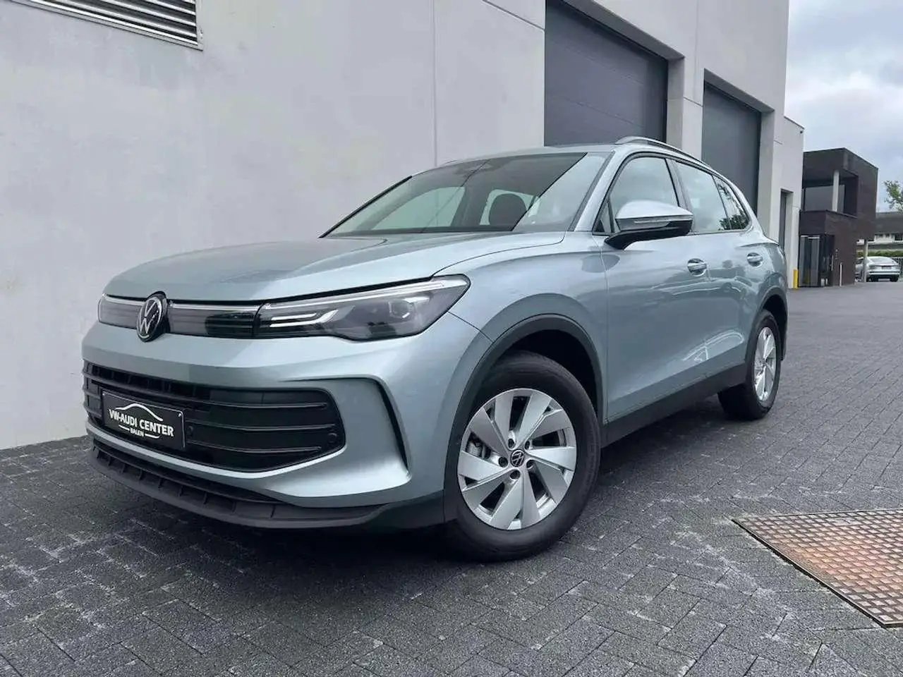 Photo 1 : Volkswagen Tiguan 2024 Petrol