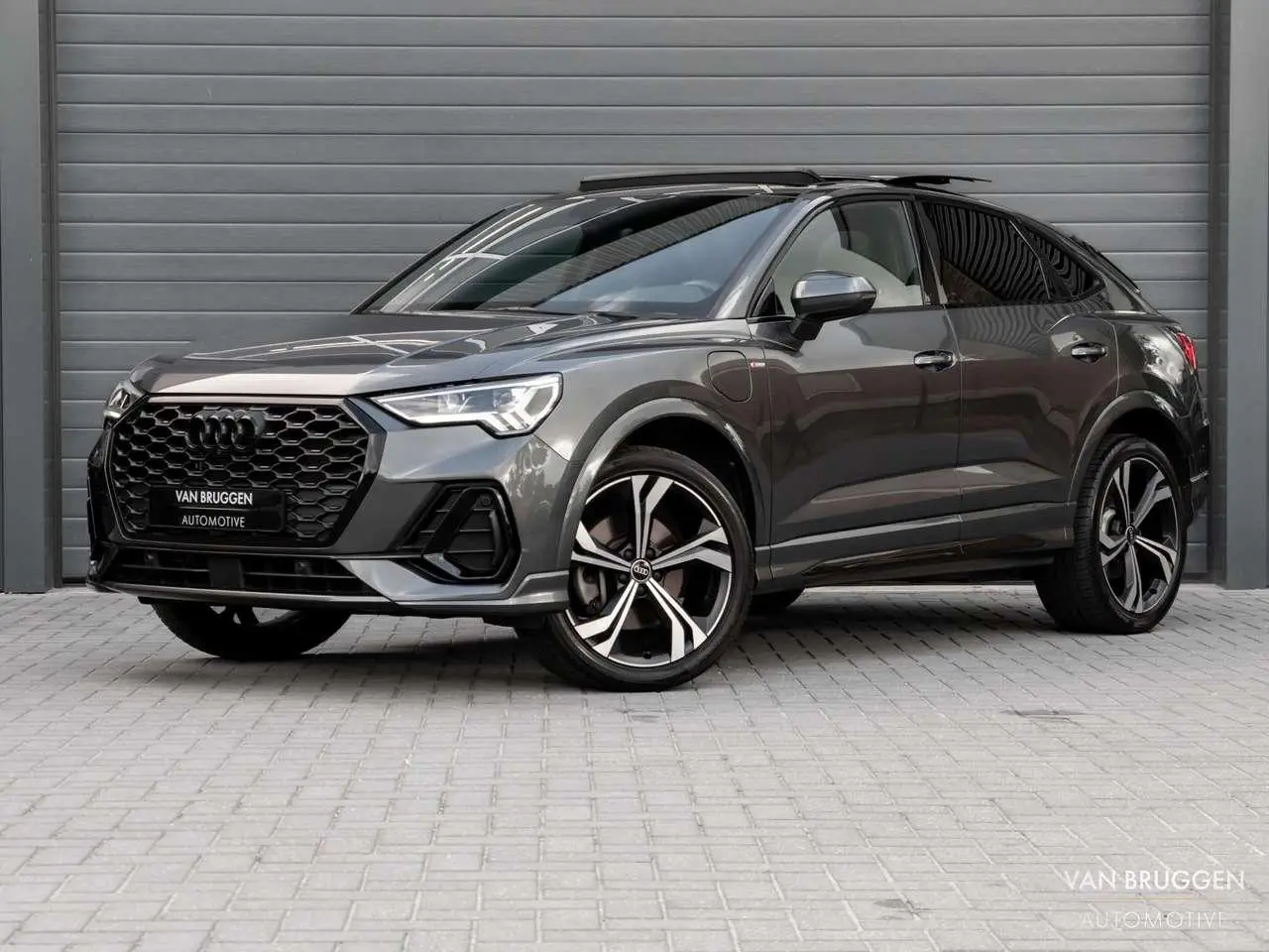 Photo 1 : Audi Q3 2021 Hybride