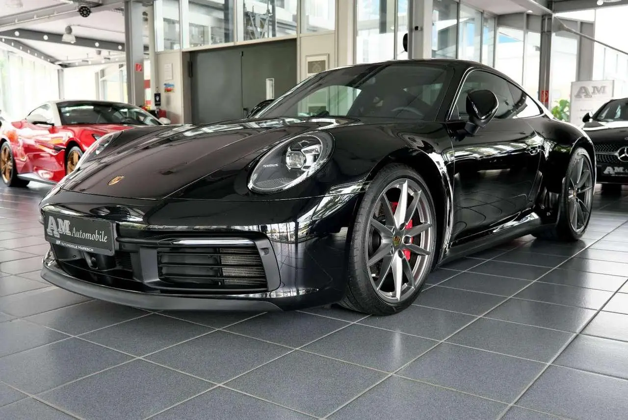 Photo 1 : Porsche 992 2019 Essence