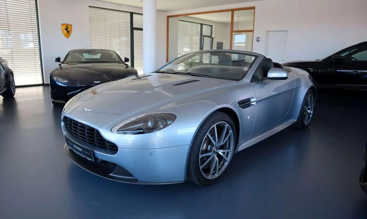 Photo 1 : Aston Martin V8 2016 Petrol