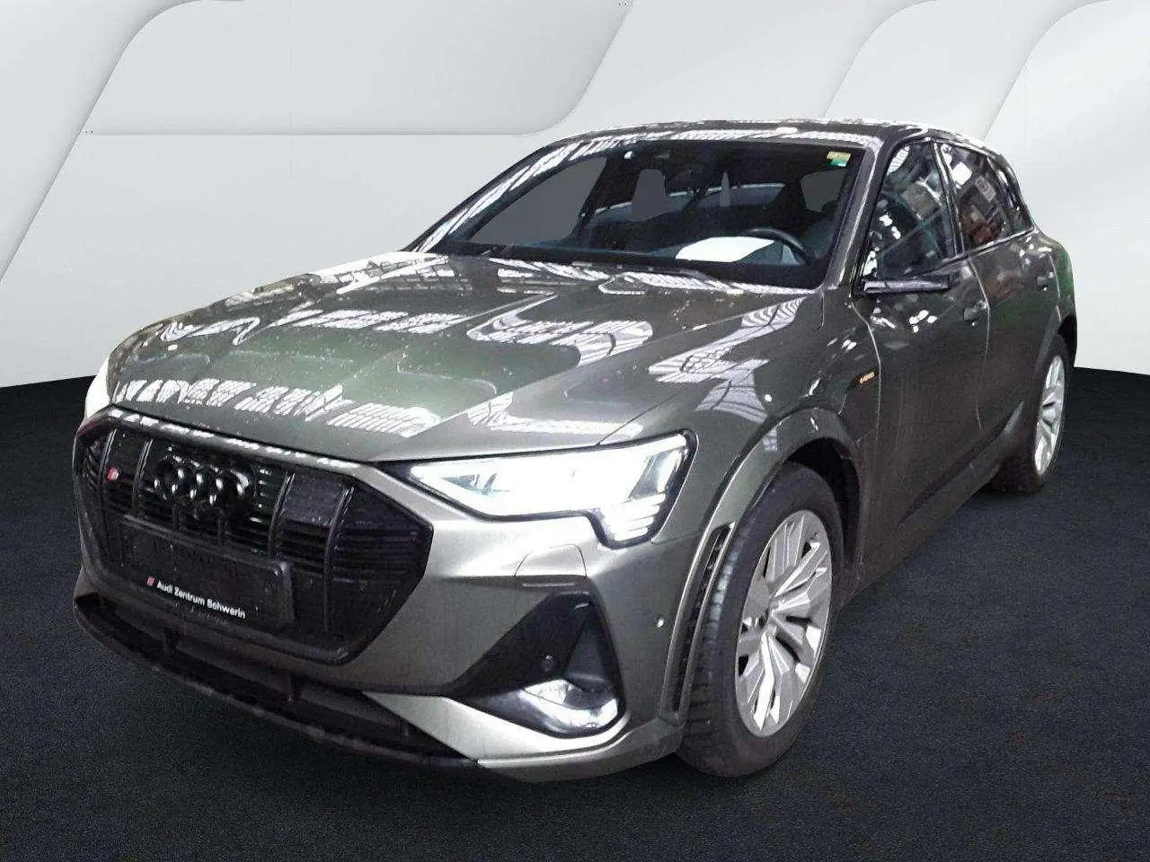 Photo 1 : Audi E-tron 2022 Electric