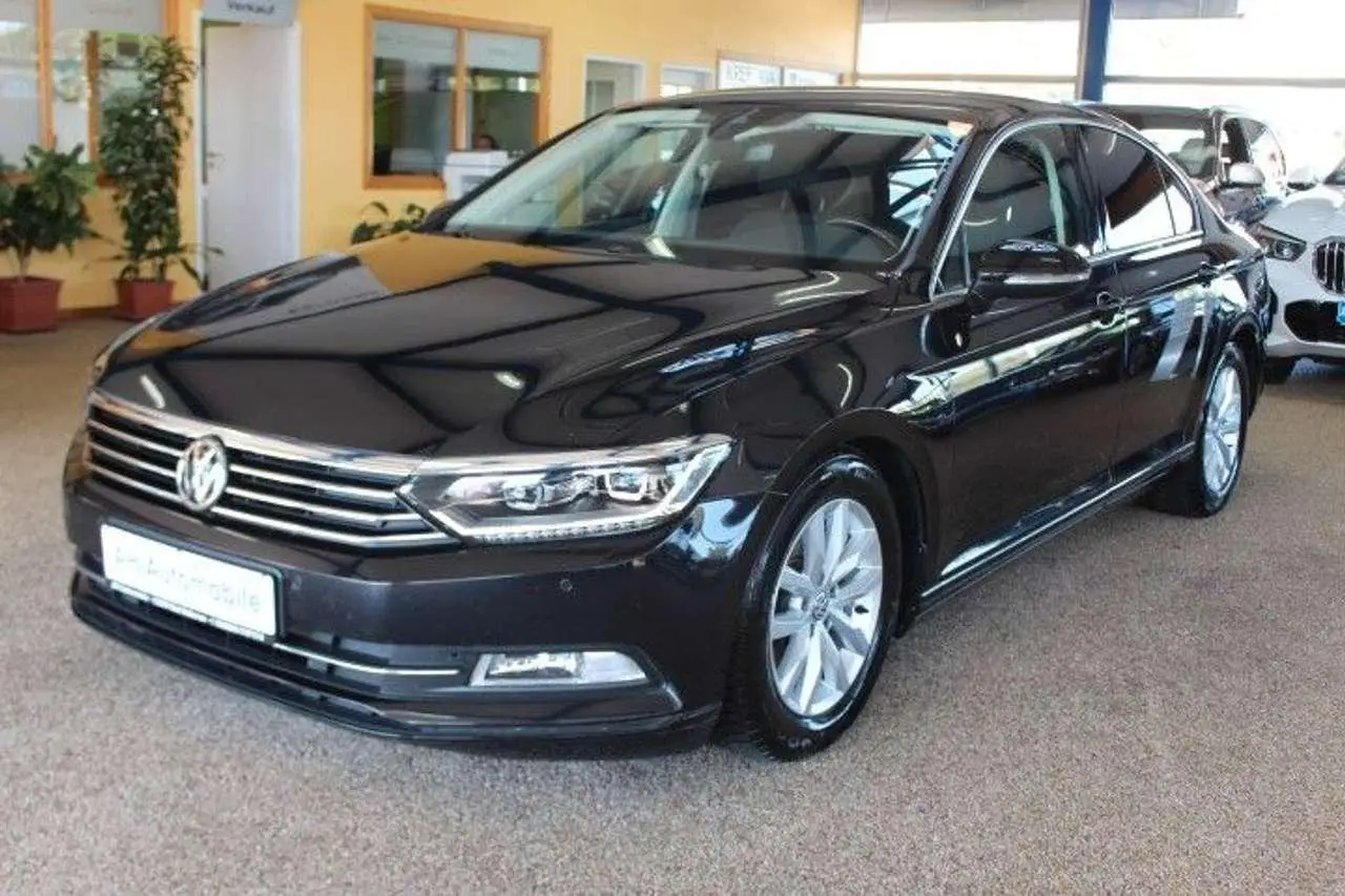 Photo 1 : Volkswagen Passat 2019 Essence