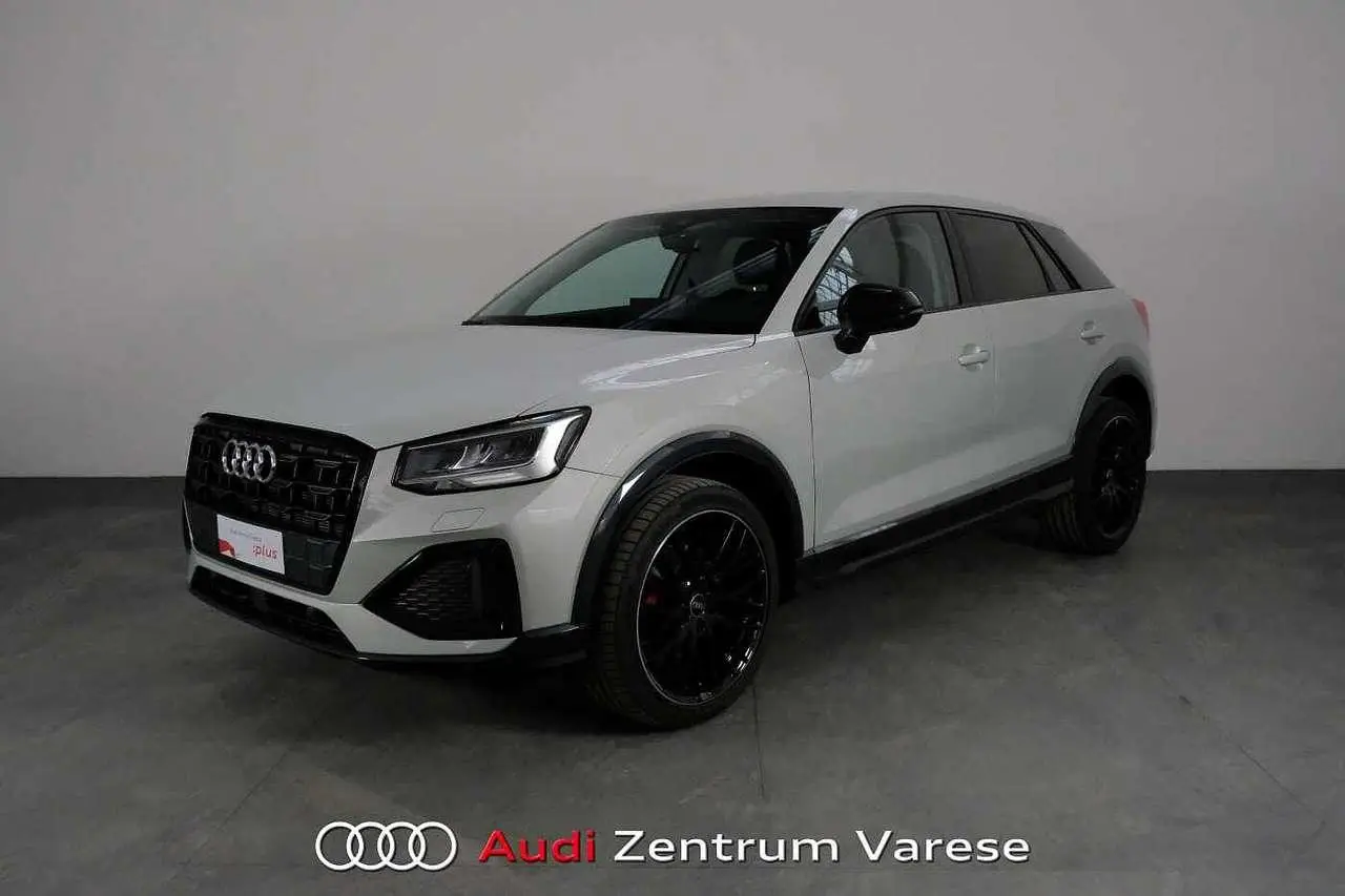 Photo 1 : Audi Q2 2024 Petrol