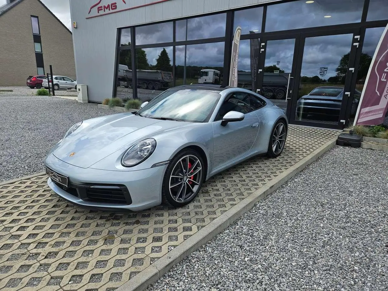 Photo 1 : Porsche 992 2019 Essence