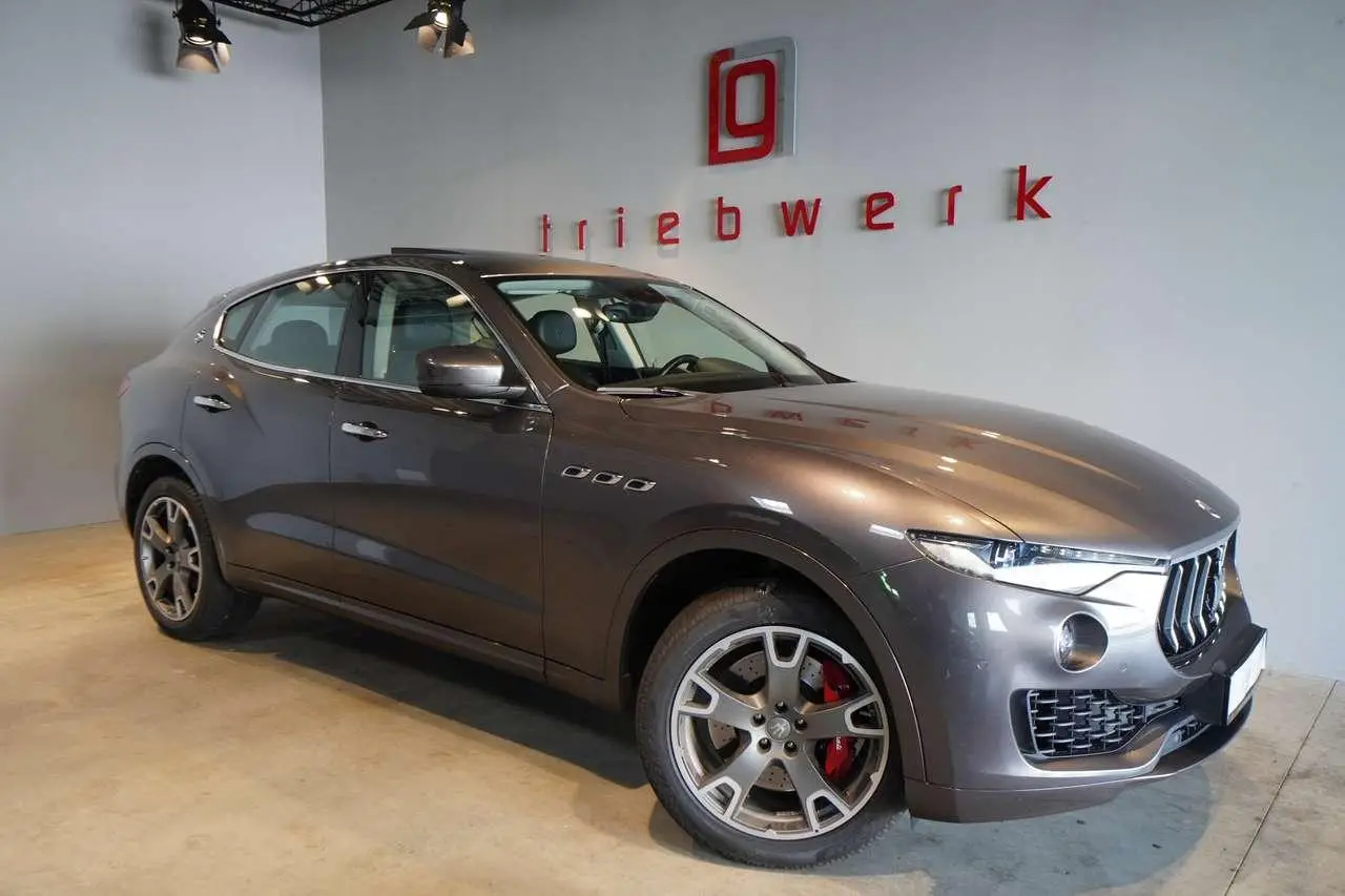 Photo 1 : Maserati Levante 2017 Essence