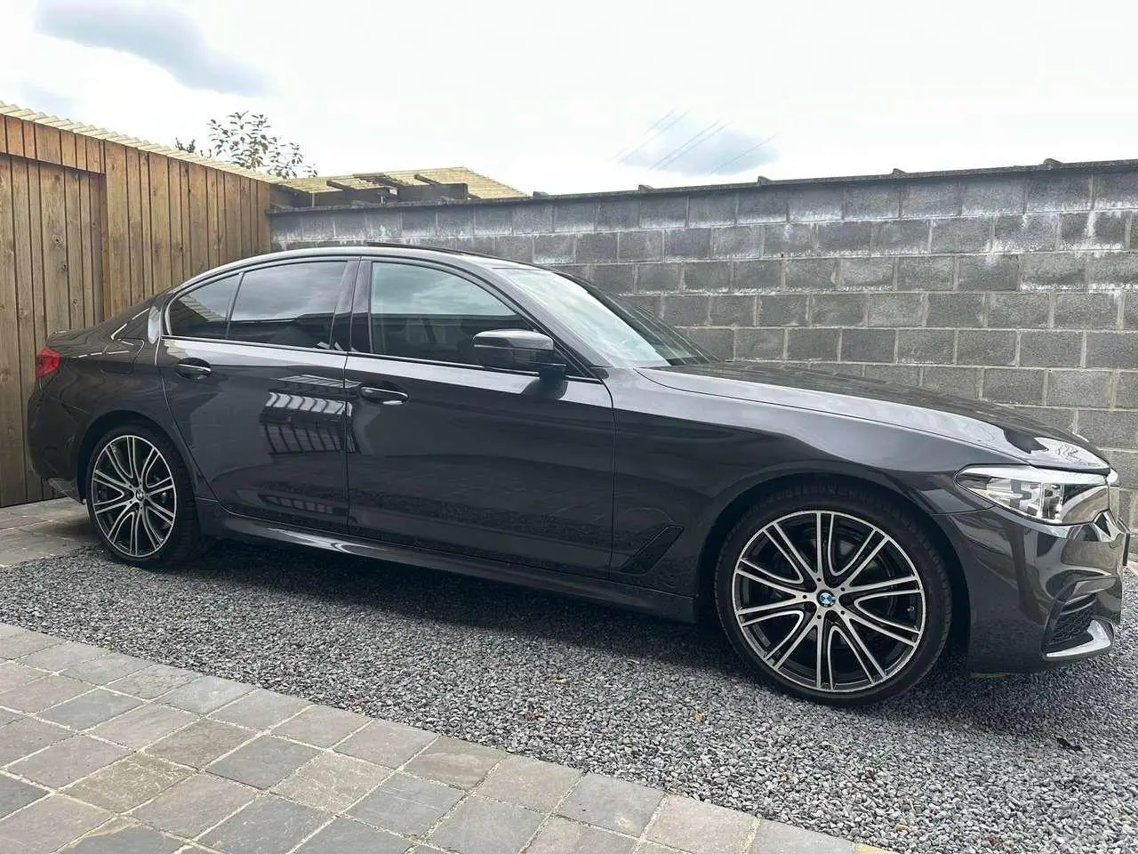 Photo 1 : Bmw Serie 5 2019 Hybride