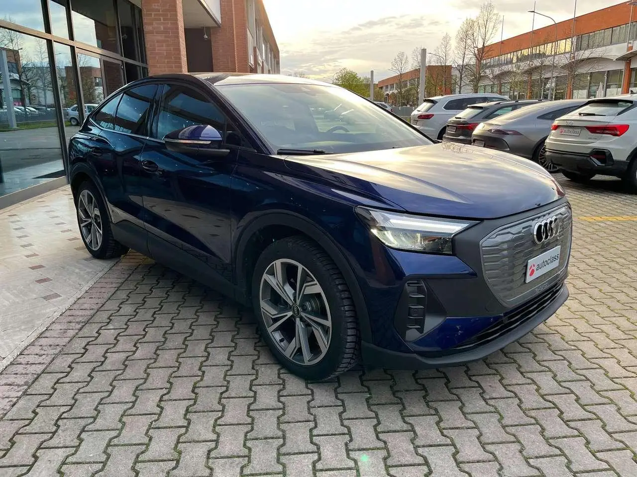 Photo 1 : Audi Q4 2022 Électrique