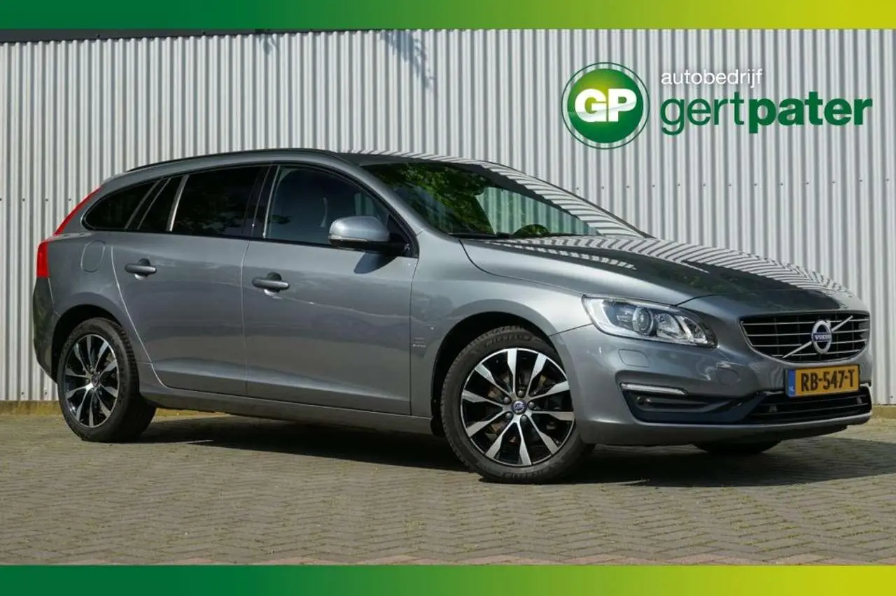 Photo 1 : Volvo V60 2017 Petrol