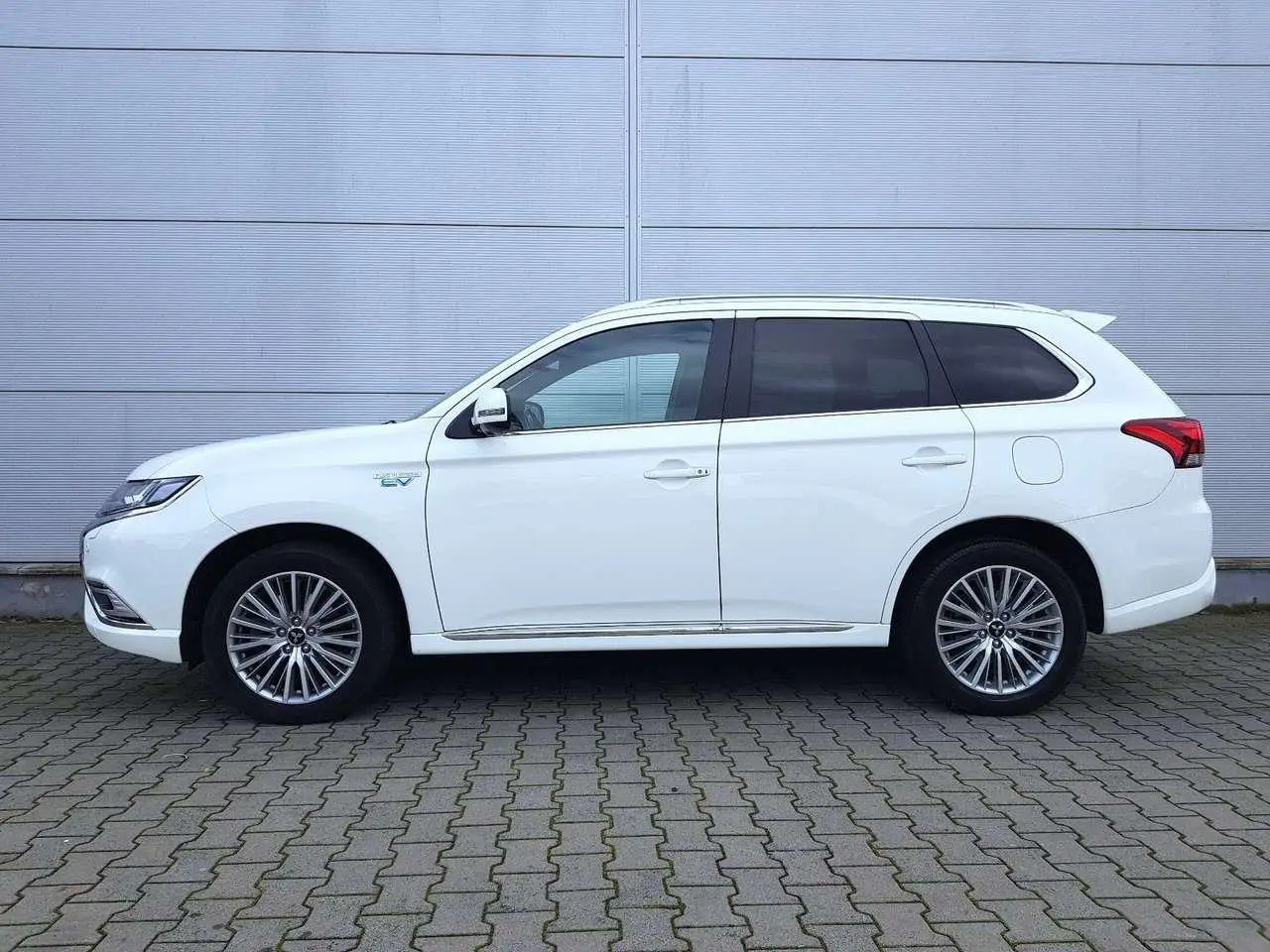 Photo 1 : Mitsubishi Outlander 2019 Hybrid