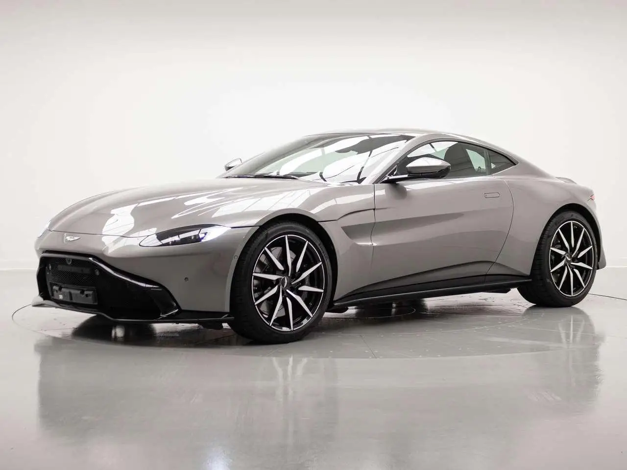 Photo 1 : Aston Martin V8 2021 Essence