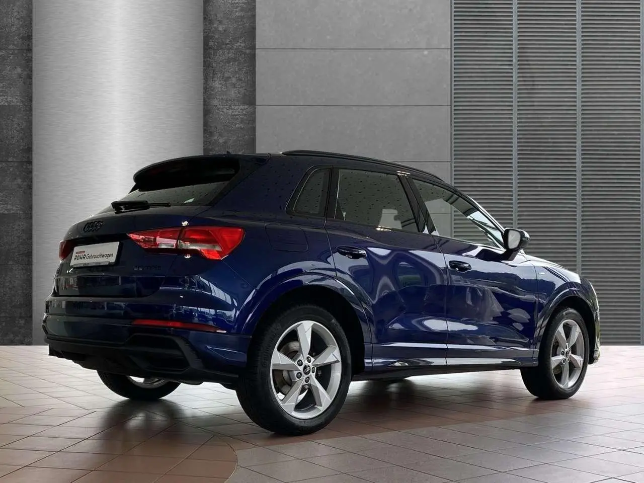 Photo 1 : Audi Q3 2024 Petrol