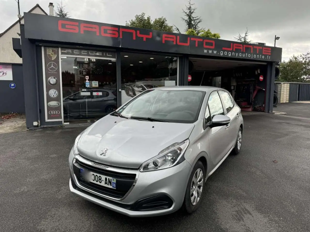 Photo 1 : Peugeot 208 2015 Petrol