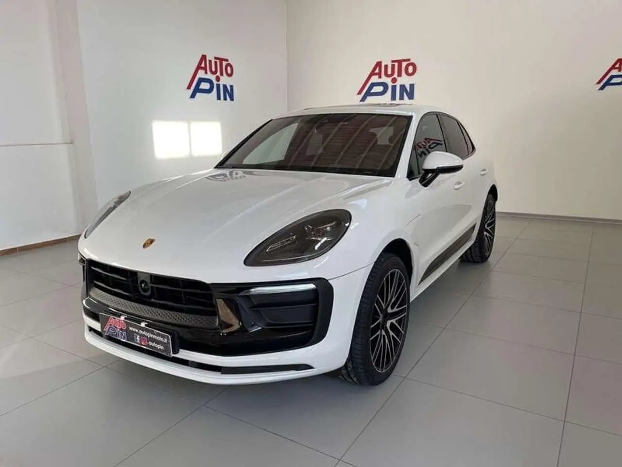 Photo 1 : Porsche Macan 2024 Essence