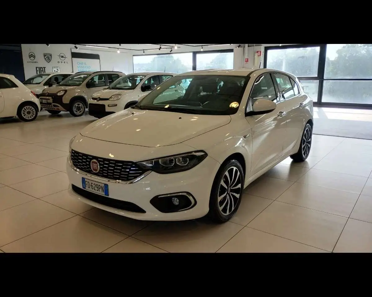 Photo 1 : Fiat Tipo 2016 Essence