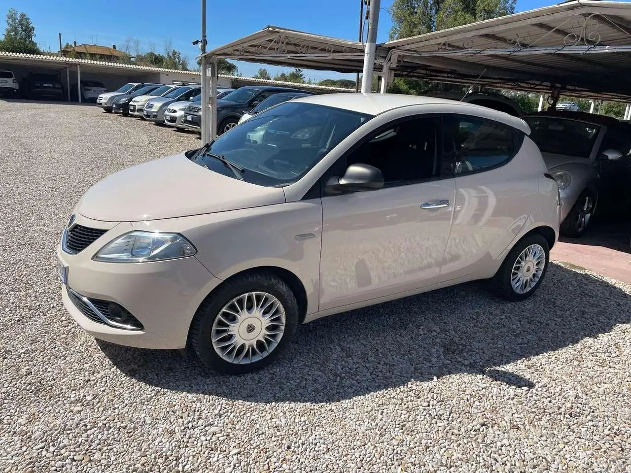 Photo 1 : Lancia Ypsilon 2015 Petrol