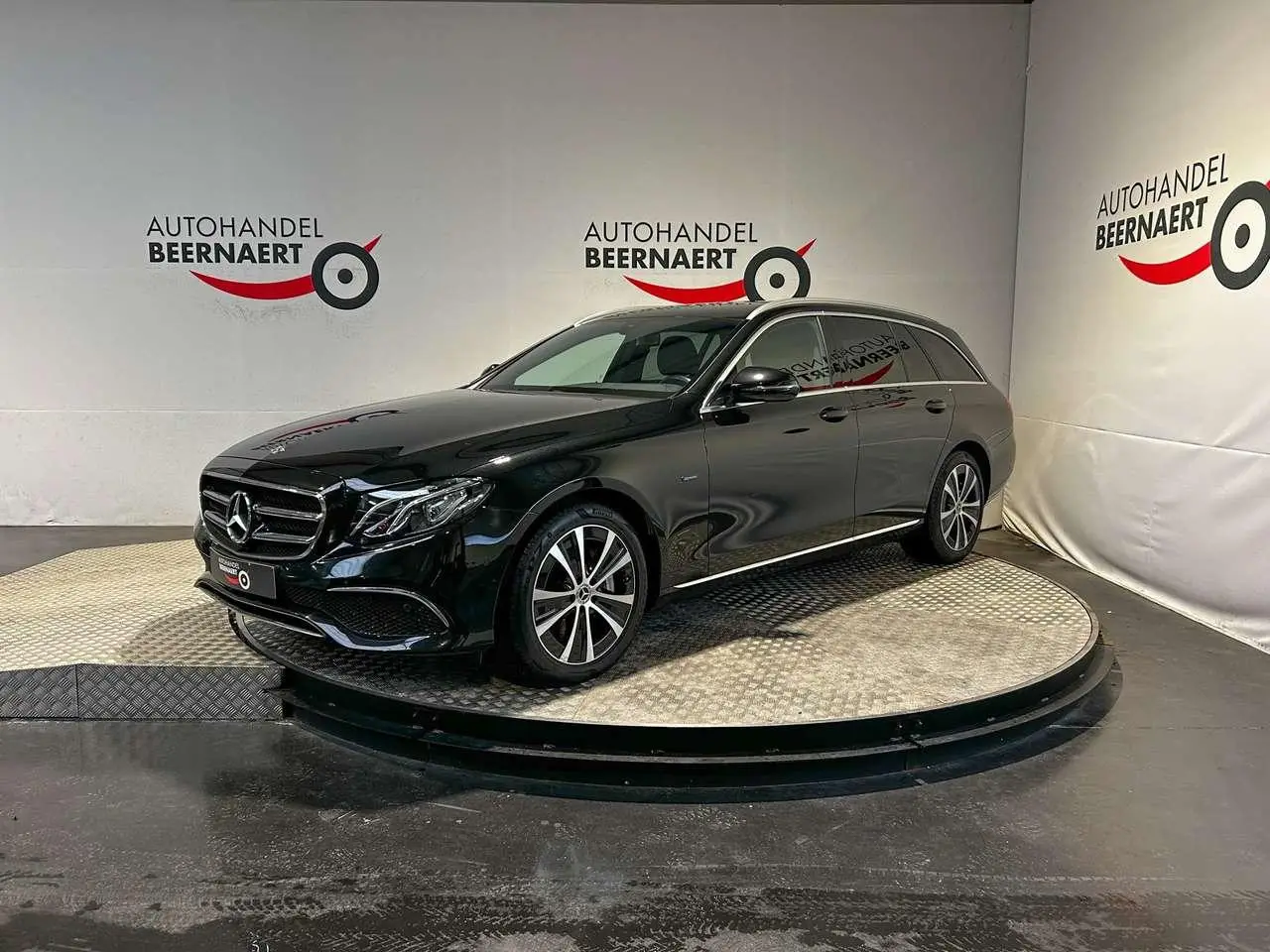 Photo 1 : Mercedes-benz Classe E 2019 Hybride