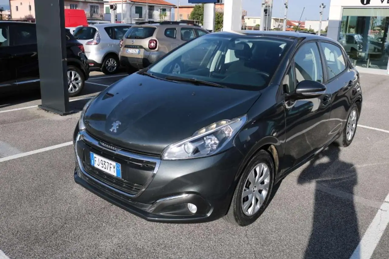 Photo 1 : Peugeot 208 2017 Petrol