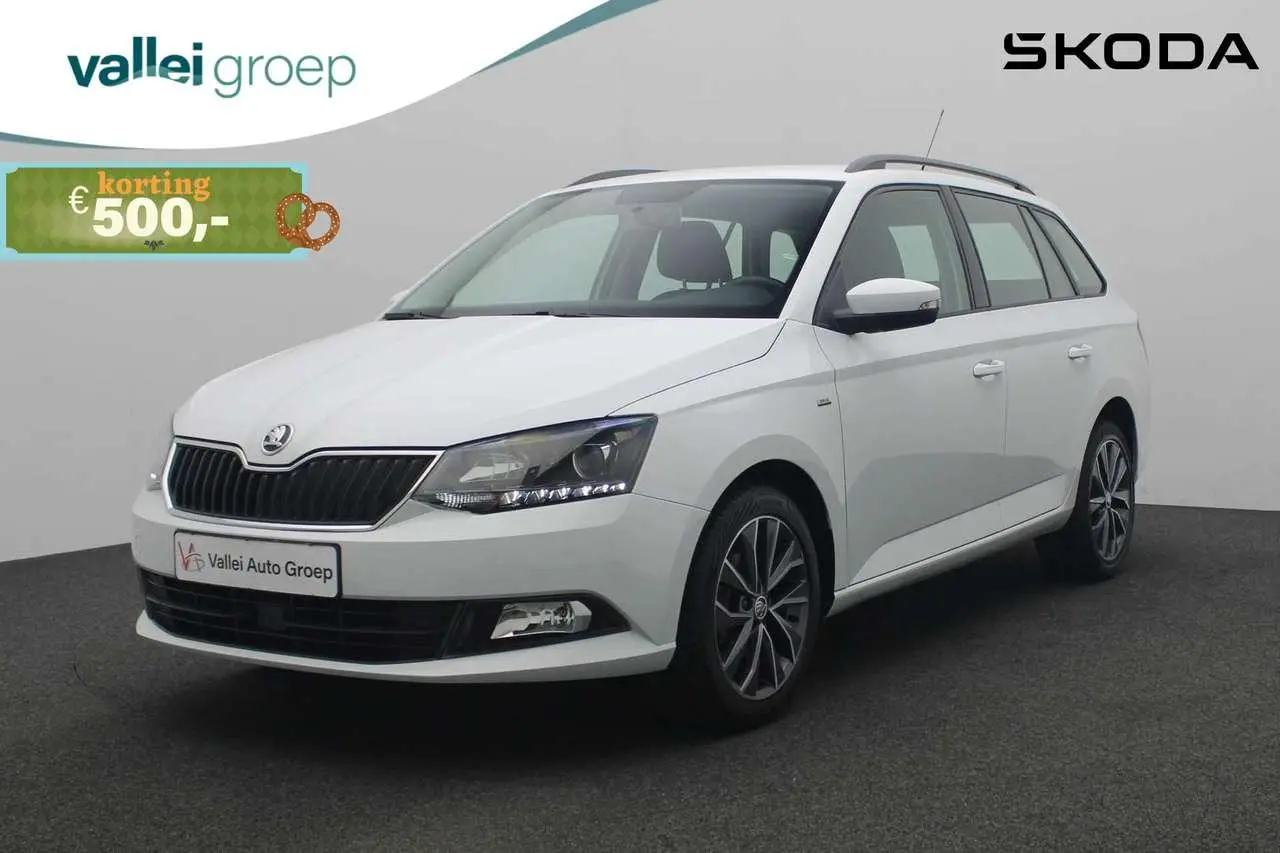 Photo 1 : Skoda Fabia 2017 Essence