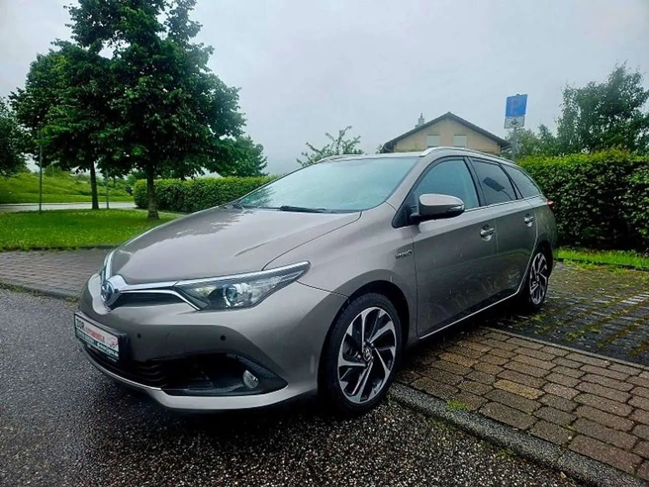 Photo 1 : Toyota Auris 2016 Hybrid