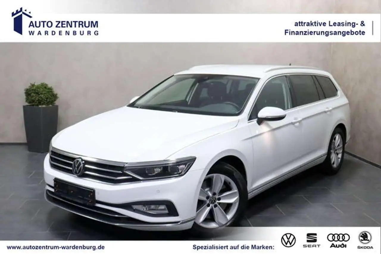 Photo 1 : Volkswagen Passat 2021 Essence