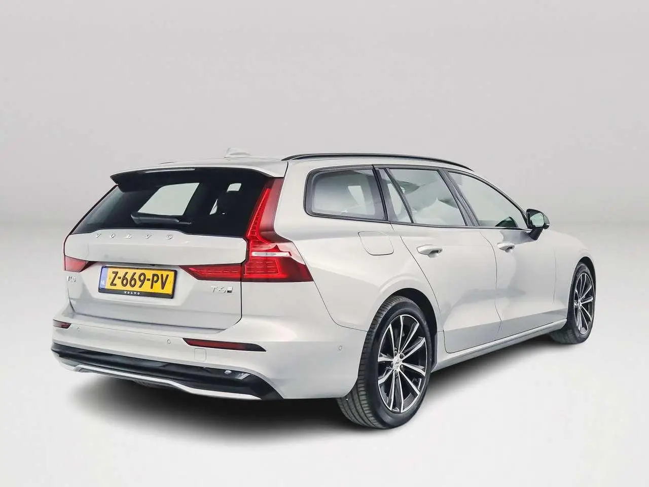 Photo 1 : Volvo V60 2024 Hybride