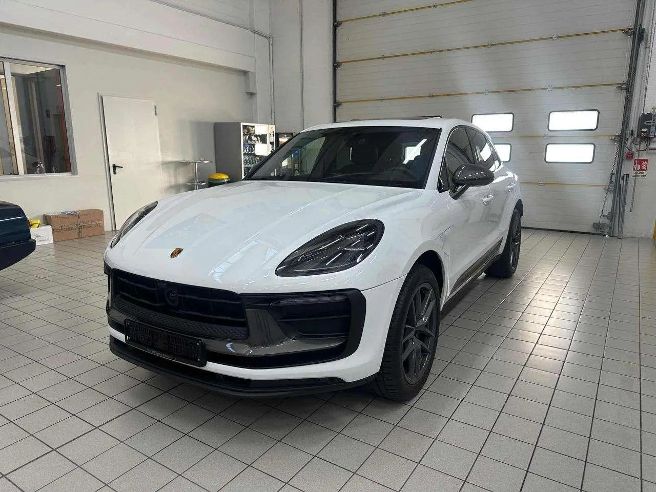 Photo 1 : Porsche Macan 2023 Petrol