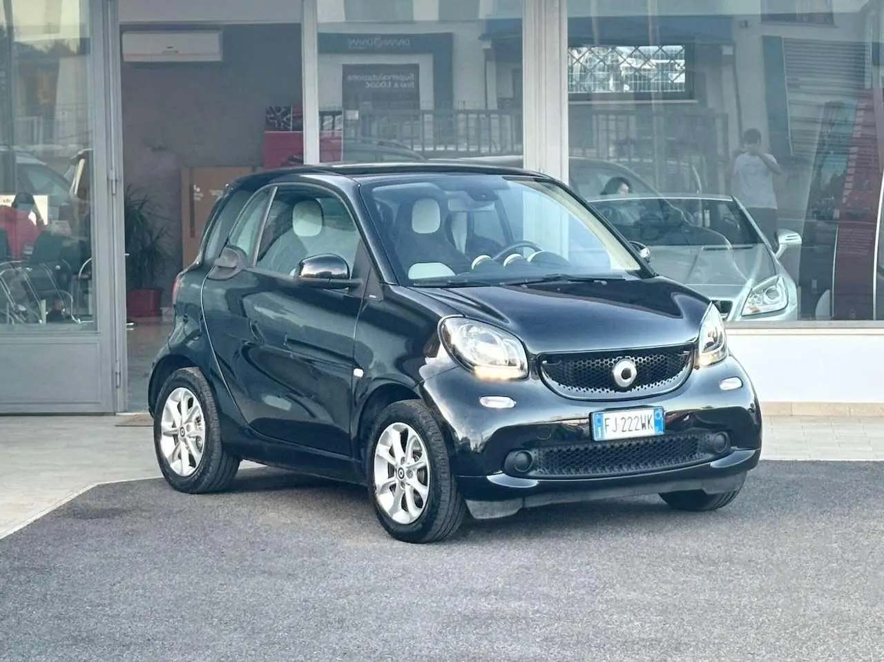 Photo 1 : Smart Fortwo 2017 Petrol