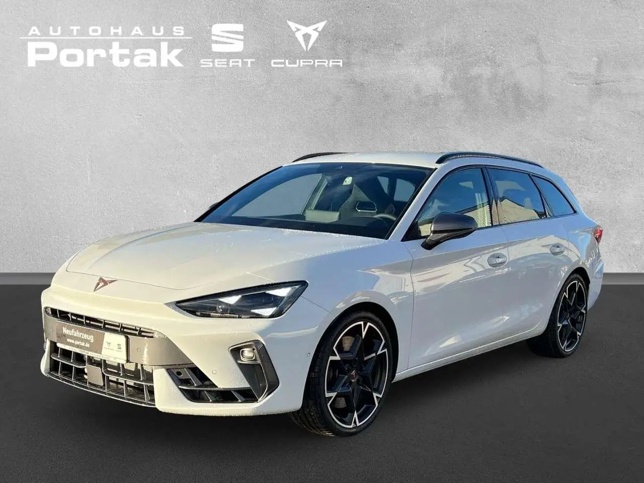 Photo 1 : Cupra Leon 2024 Petrol