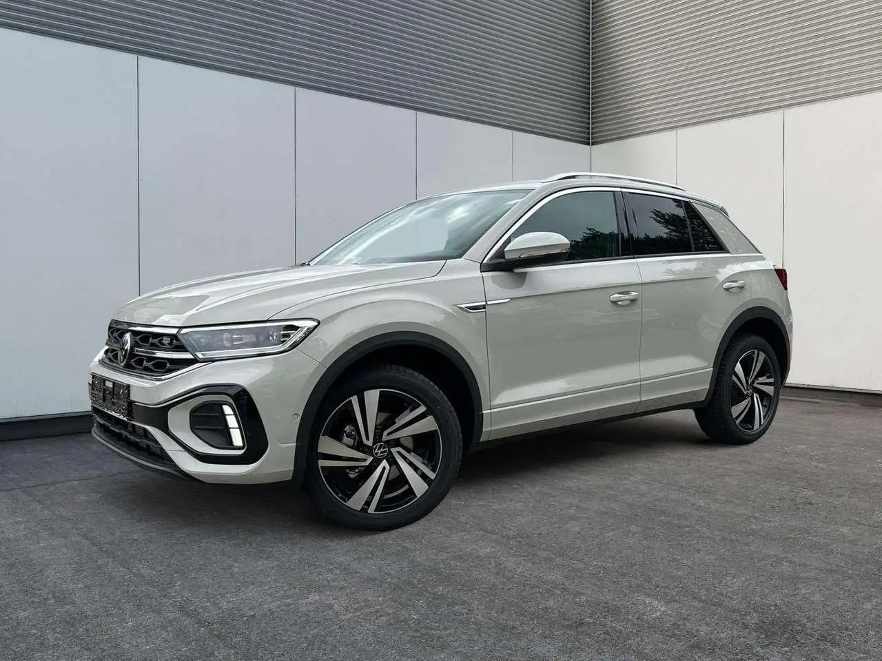 Photo 1 : Volkswagen T-roc 2024 Petrol