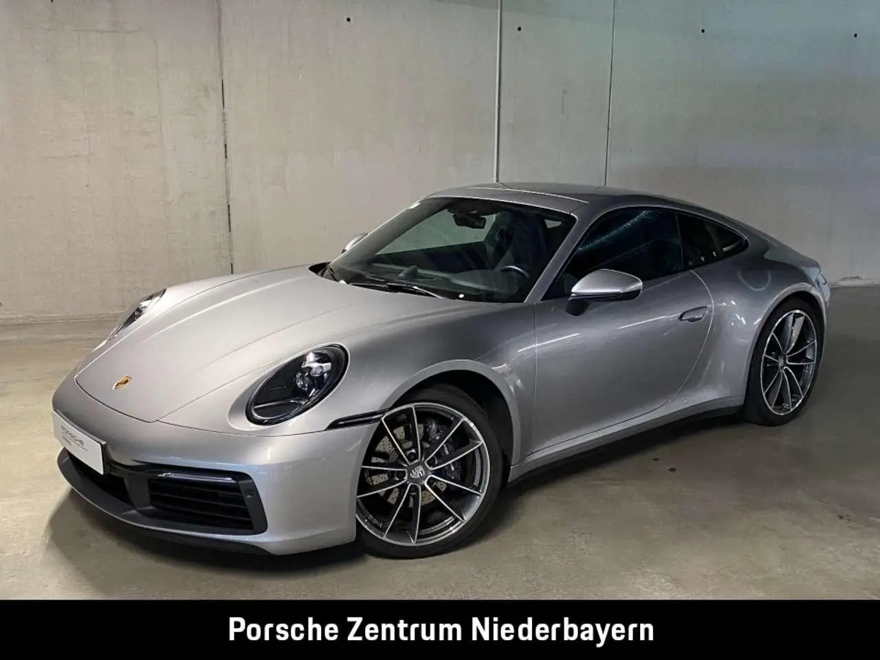 Photo 1 : Porsche 992 2023 Essence