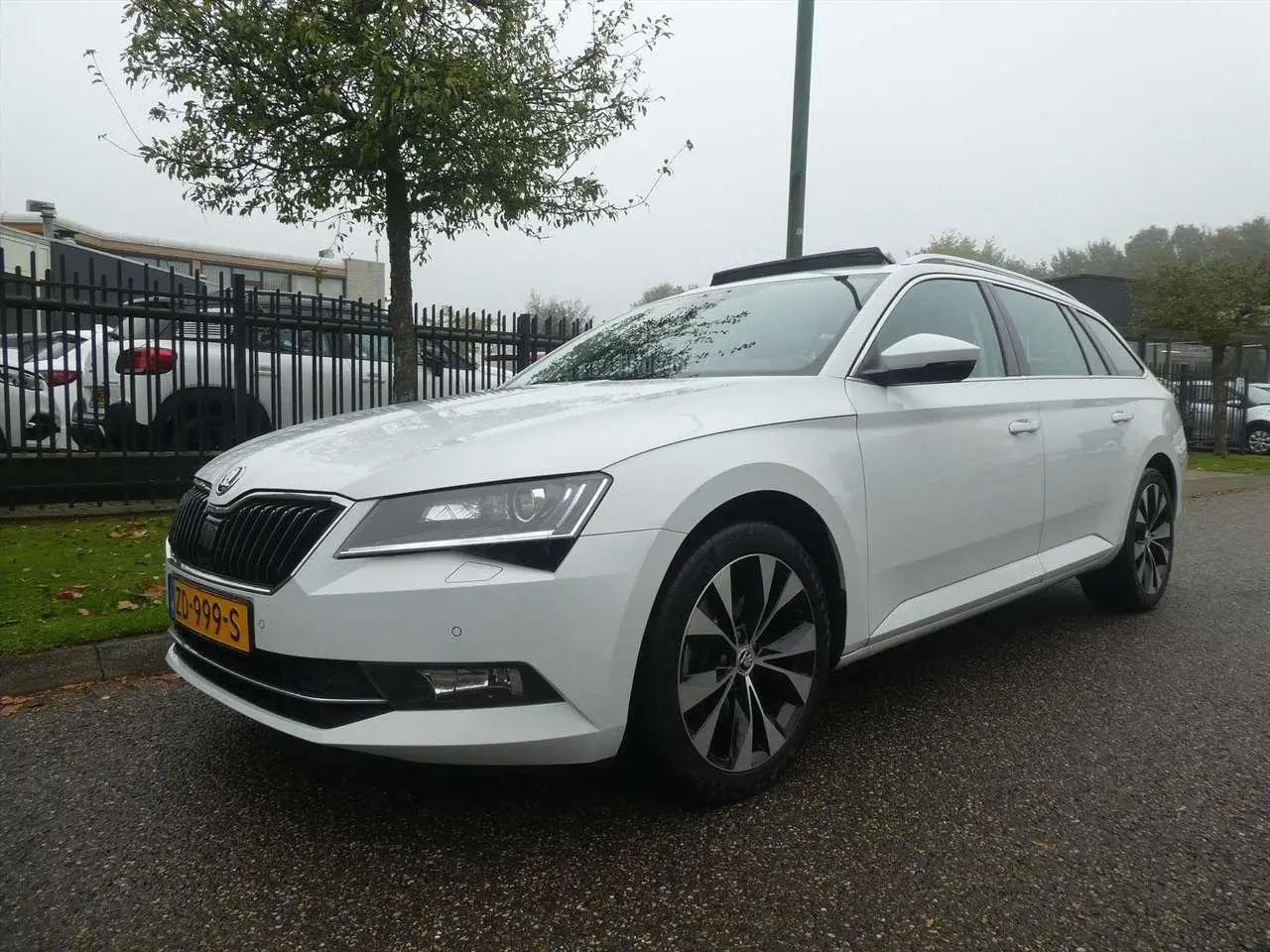 Photo 1 : Skoda Superb 2019 Essence