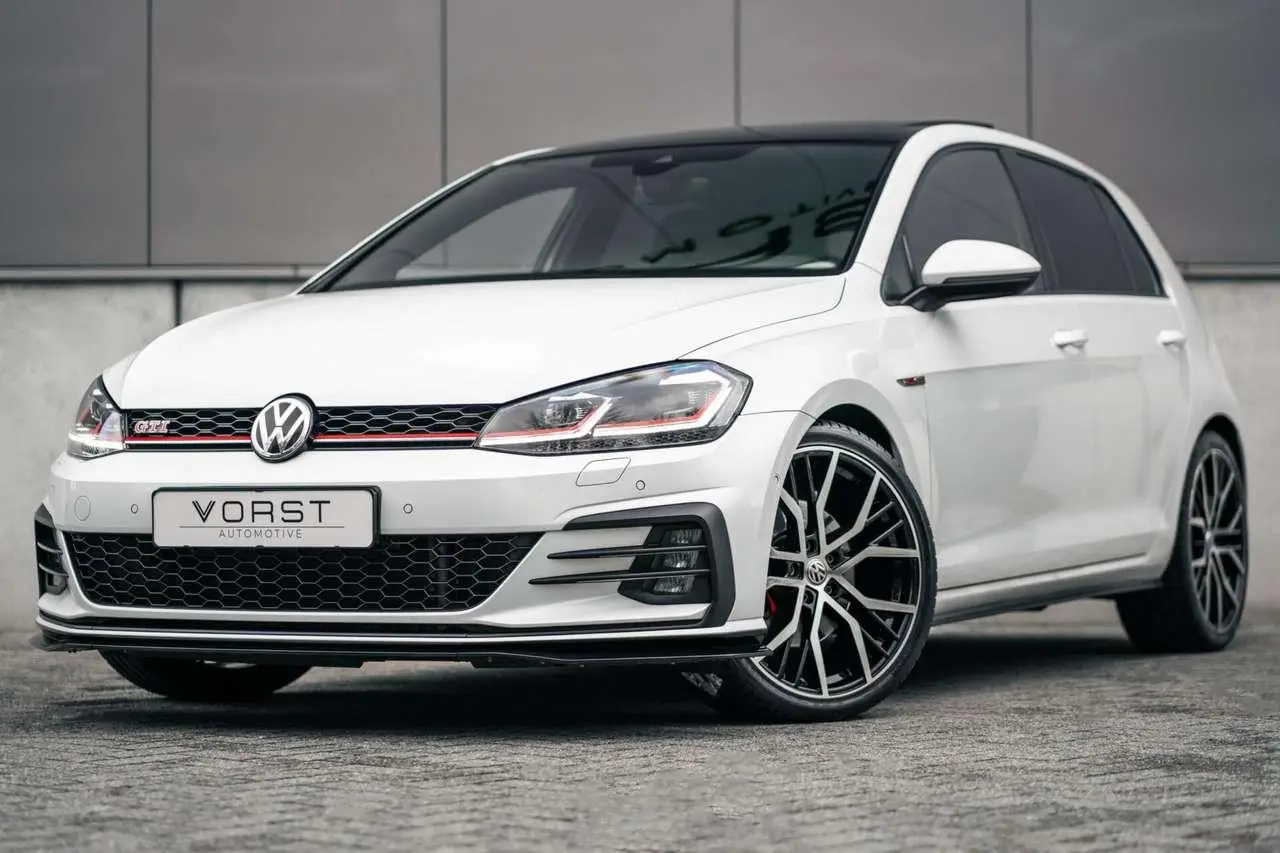 Photo 1 : Volkswagen Golf 2017 Petrol