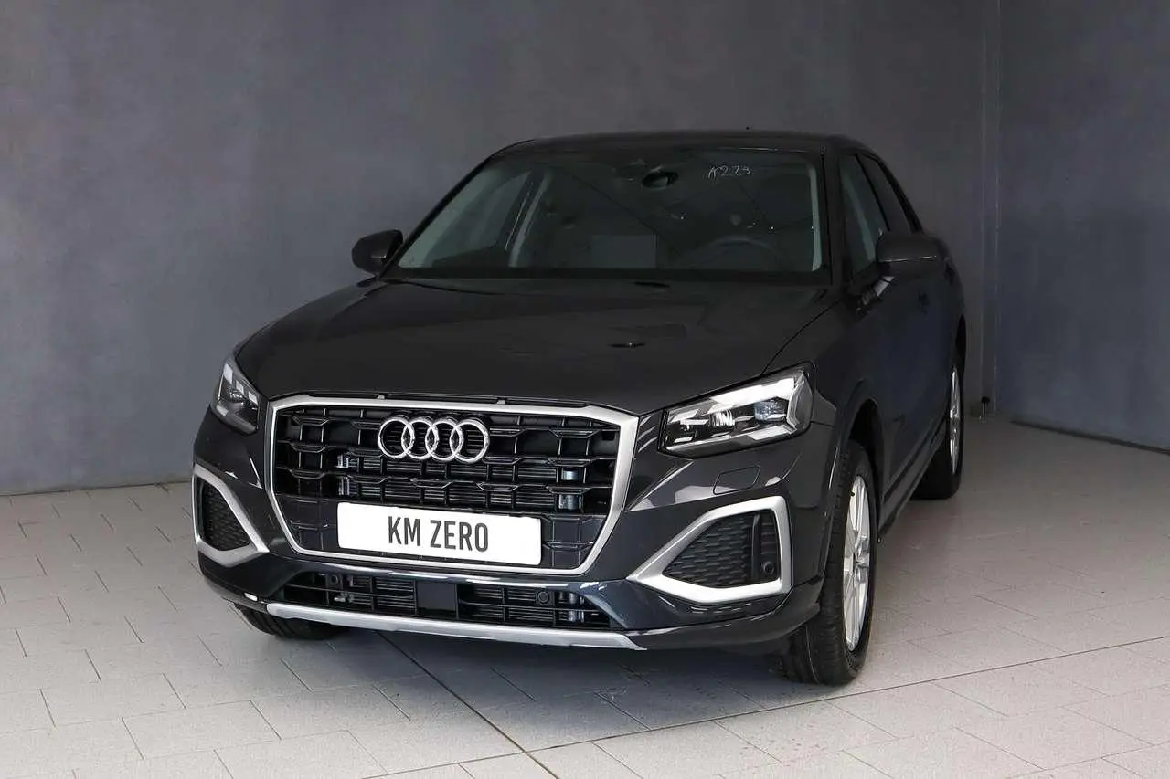 Photo 1 : Audi Q2 2024 Petrol