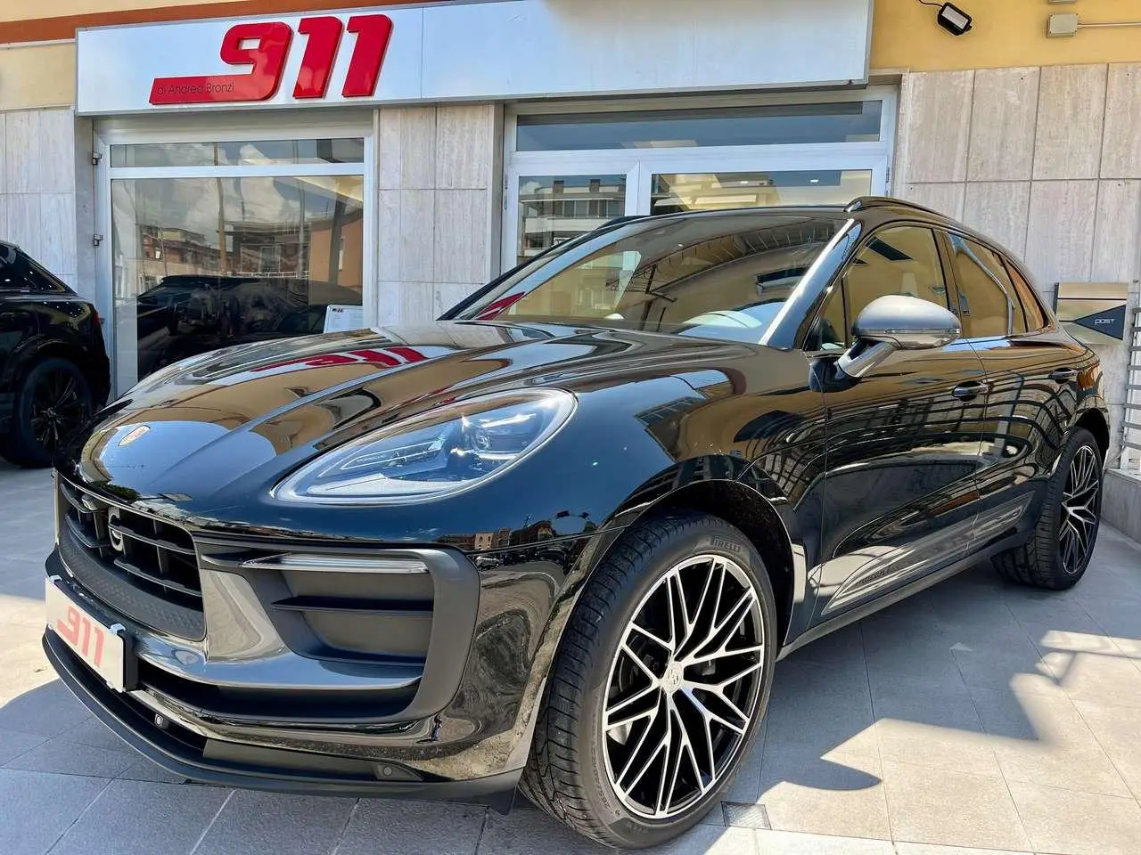 Photo 1 : Porsche Macan 2022 Essence