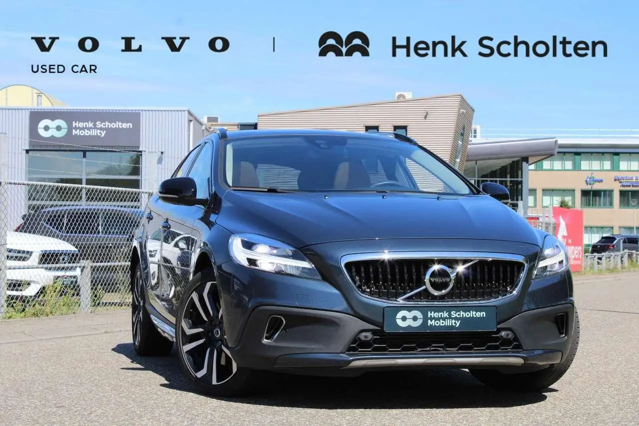 Photo 1 : Volvo V40 2019 Petrol