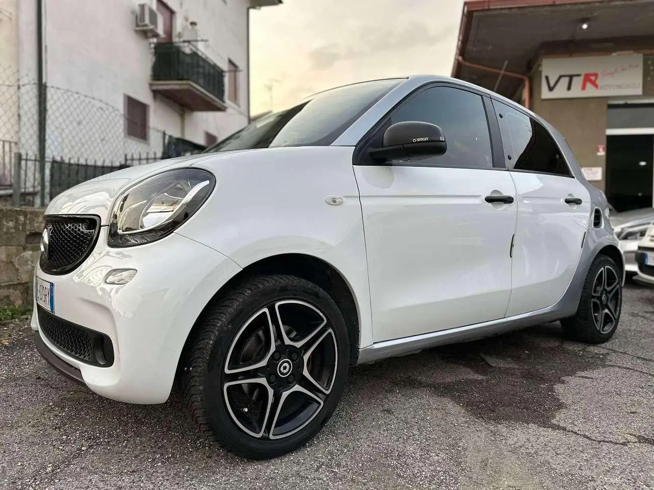 Photo 1 : Smart Forfour 2017 Petrol