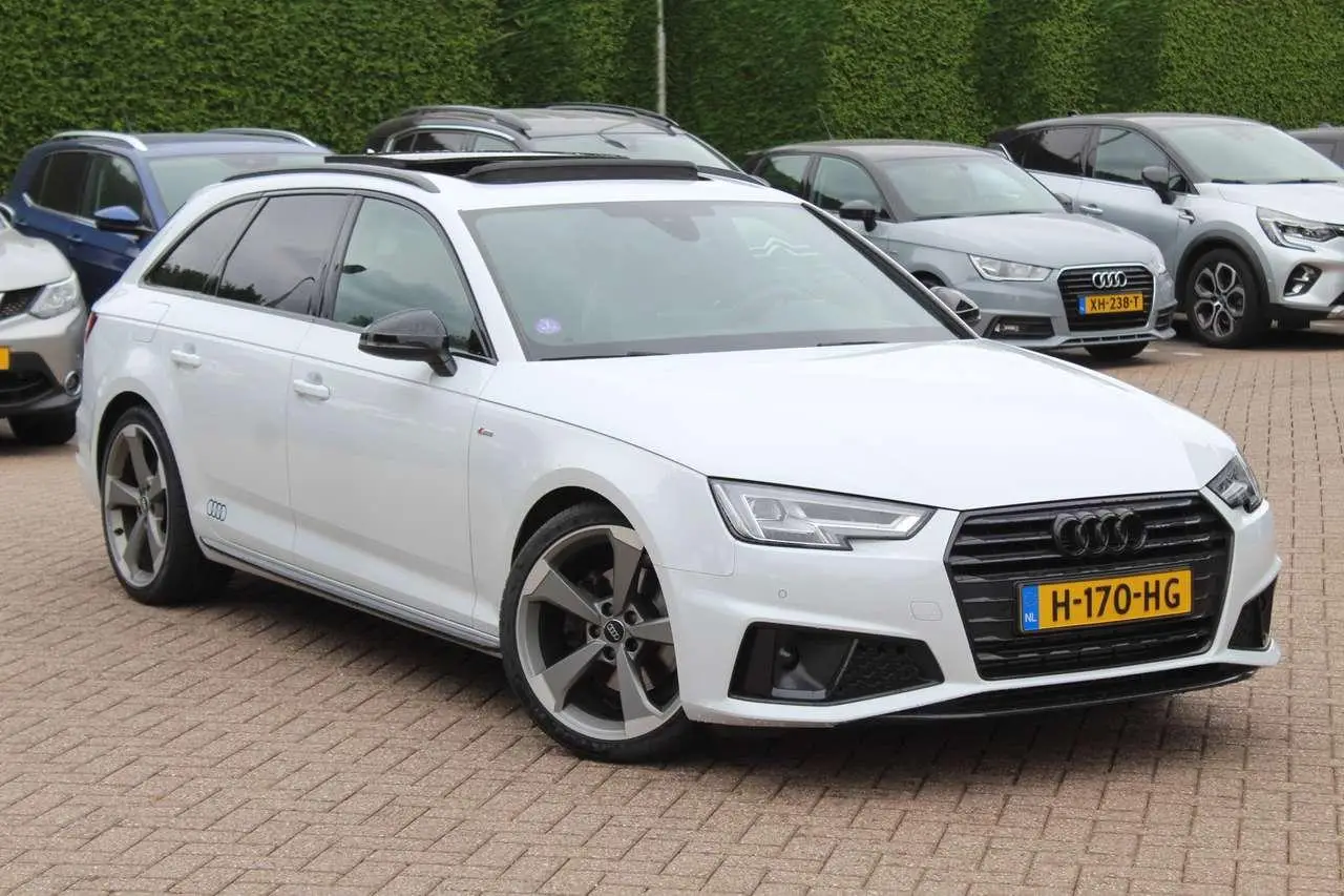 Photo 1 : Audi A4 2019 Petrol