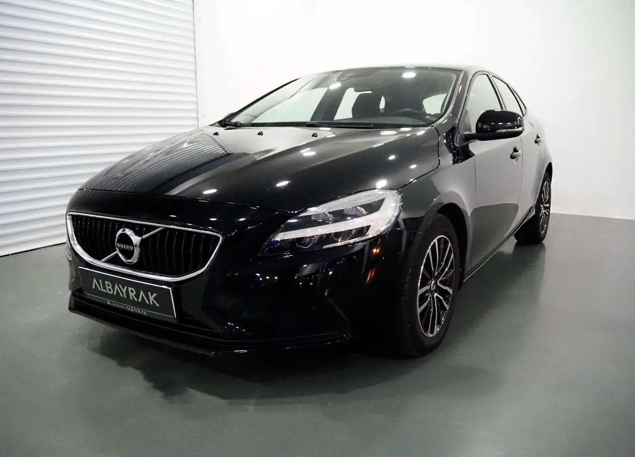 Photo 1 : Volvo V40 2018 Diesel