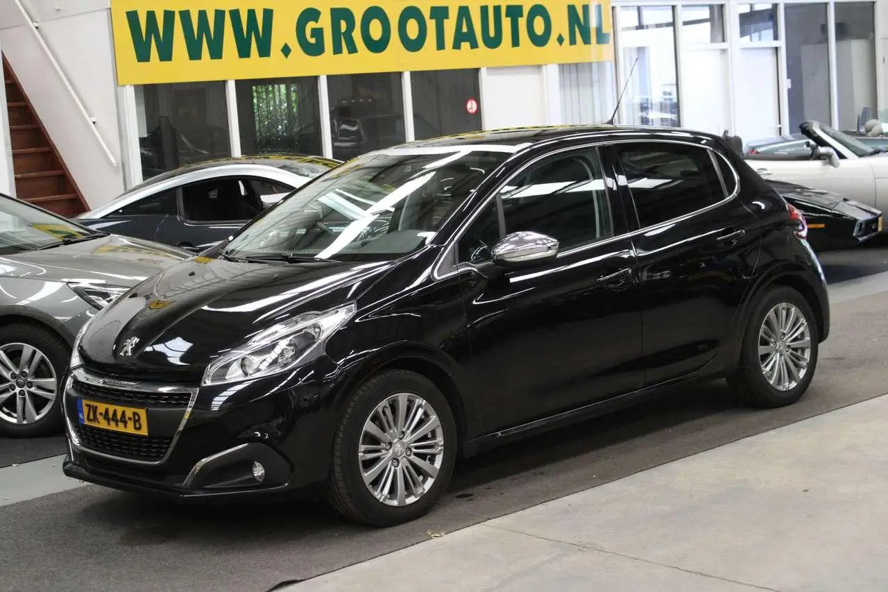 Photo 1 : Peugeot 208 2016 Petrol