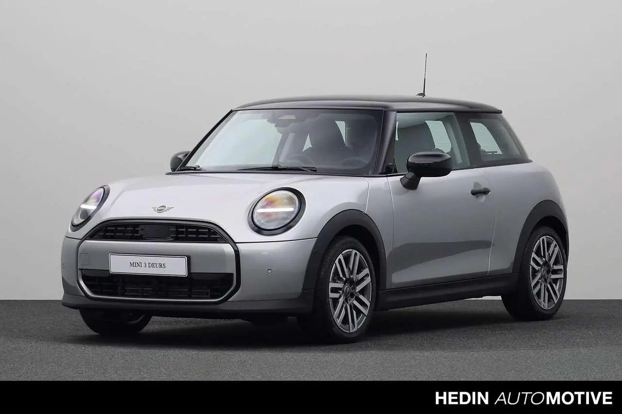 Photo 1 : Mini Cooper 2024 Petrol