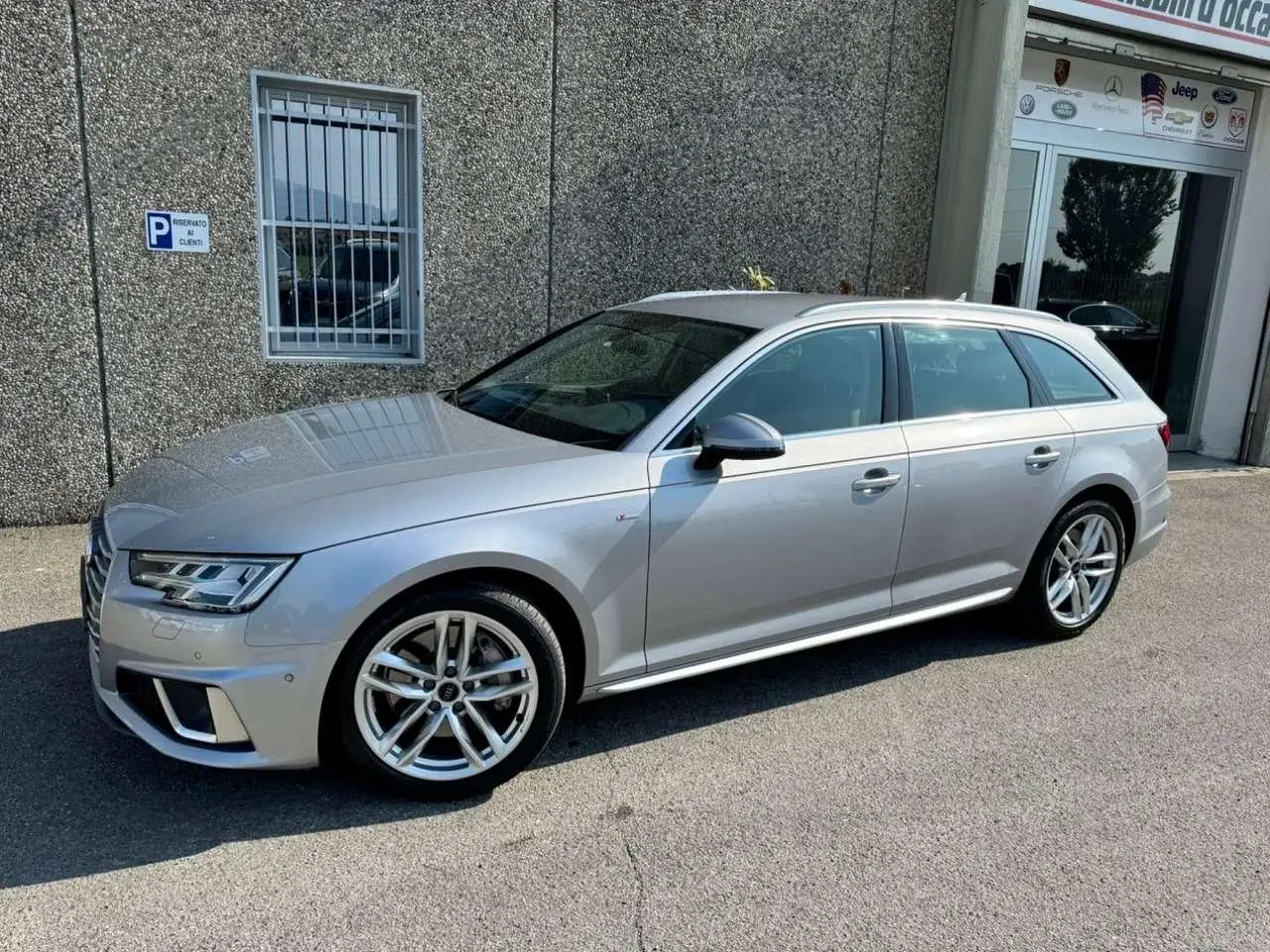 Photo 1 : Audi A4 2019 Hybrid