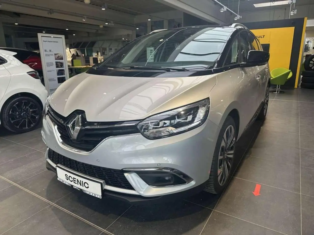 Photo 1 : Renault Grand Scenic 2023 Essence